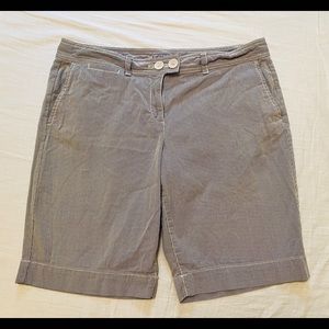 GUC LOFT Seersucker Walking Shorts Size 10 Gray